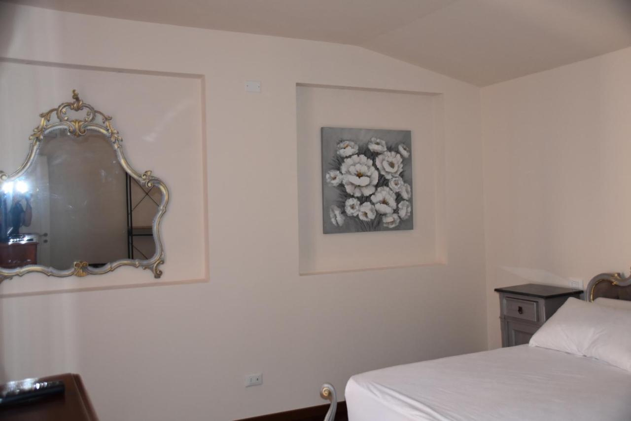Le Dame Manfrede Hotel Faenza Exterior photo